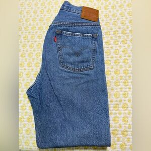 Women Levi’s original 501 premium denim blue jeans size 29x30